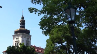 Prag 'daki Antik Kule. Çek Cumhuriyeti. 4K 'da video, UHD