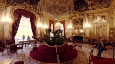 Paris 'teki Louvre Müzesi' nde III. Napolyon 'un daireleri. Fransa. 4K 'da video, UHD