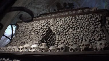 Ossuary, Kostnice, Çek Cumhuriyeti, Kutna Hora, Sedlec. 4K 'de video, UHD. Gerçek zamanlı..