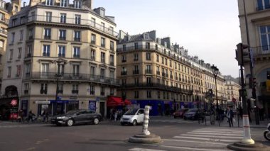 Paris mi? Mimarlık, eğlence, eski evler, sokaklar ve mahalleler. İkonik yerler. 4K, UHD 'de çekilmiş.