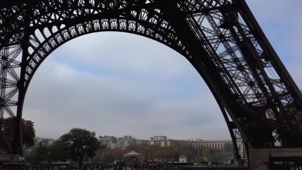 Підтримка Ейфелевої Вежі Парижі Франція Розстріляний Uhd — стокове відео
