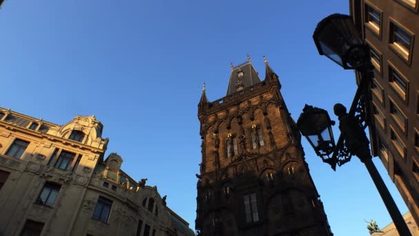 プラハのパウダータワー チェコ共和国 Uhdでのビデオ — ストック動画