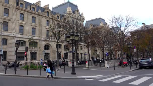 Στο Παρίσι Αρχιτεκτονική Αξιοθέατα Παλιά Σπίτια Δρόμους Και Γειτονιές Εικονικές — Αρχείο Βίντεο