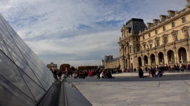 ルーヴル美術館 パリの有名な美術館 ピラミッド フランスだ Uhdでのビデオ — ストック動画