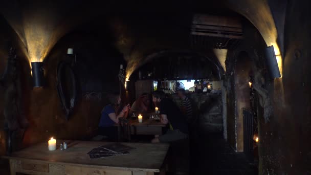 Prag Tjeckien Summer 2015 Historisk Taverna Restaurang Med Skallar Och — Stockvideo