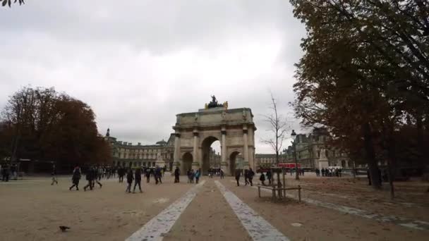 Łuk Triumfalny Triomphe Carrousel Przed Muzeum Luwrze Paryż Francja Film — Wideo stockowe