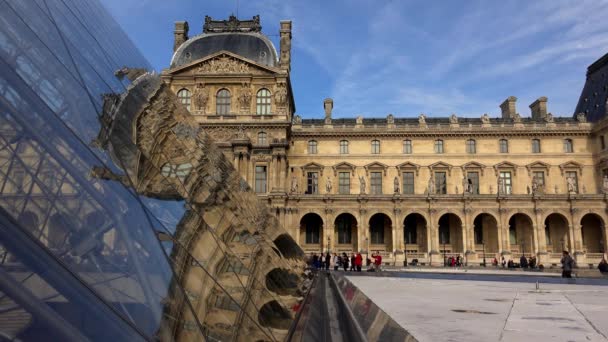 Louvre Famous Art Museum Paris Pyramid France Video Uhd — Stock Video