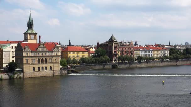 Embankment Rio Vltava Praga República Checa Vídeo — Vídeo de Stock