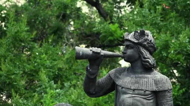 トランペッターの彫刻 プラハの皇帝フランツ1世の記念碑の詳細 チェコ共和国 Uhdでのビデオ — ストック動画