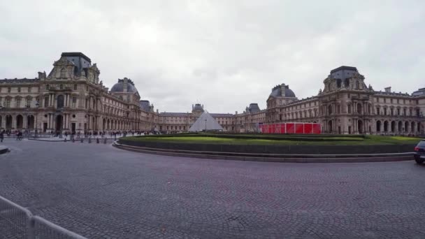 Louvre Ban Híres Párizsi Művészeti Múzeum Piramis Franciaországba Videó Ban — Stock videók