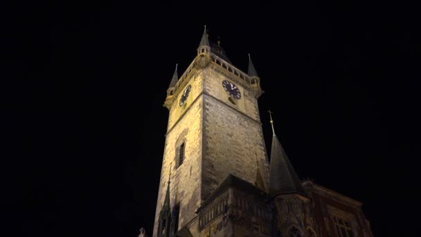 Prag Merkezindeki Belediye Binası Antik Kule Geceler Içinde Video — Stok video