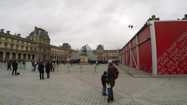 Лувр Знаменитый Художественный Музей Париже Пирамида Францию Видео Uhd — стоковое видео