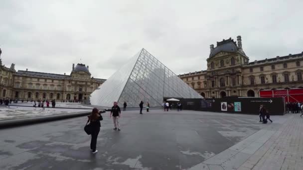 Louvre Paris Teki Ünlü Sanat Müzesi Piramit Fransa Video Uhd — Stok video