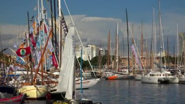 Liman, Barselona 'daki liman. İspanya. 4K 'da video, UHD