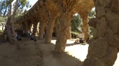 Park Guell, Gaudi, Barselona. İspanya. 4K 'da video, UHD
