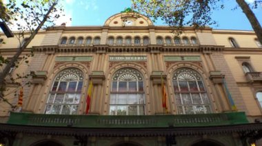Barcelona 'nın merkezindeki tiyatro. İspanya. 4K 'da video, UHD