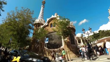 Park Guell, Gaudi, Barselona. İspanya. 4K 'da video, UHD