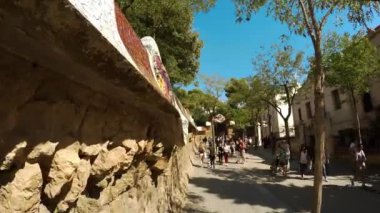 Park Guell, Gaudi, Barselona. İspanya. 4K 'da video, UHD