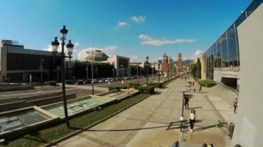 Barselona 'da. İspanya. Mimarlık, eski evler, sokaklar ve mahalleler. 4K 'da video, UHD 