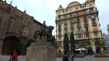 Barselona 'nın Gotik Mahallesi. İspanya. 4K 'da video, UHD