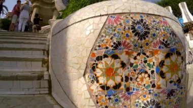 Park Guell, Gaudi, Barselona. İspanya. 4K 'da video, UHD