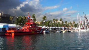 Liman, Barselona 'daki liman. İspanya. 4K 'da video, UHD