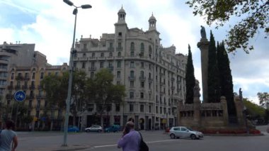 Barcelona 'da eski, güzel bir ev. İspanya. 4K 'da video, UHD