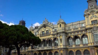 Barcelona limanının inşaatı. İspanya. 4K 'da video, UHD
