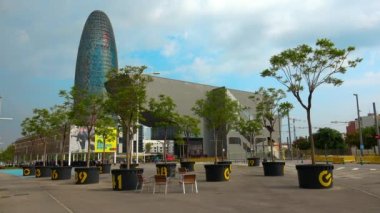 Barcelona 'daki Torre Agbar. İspanya. 4K 'da video, UHD