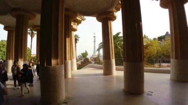 Park Guell, Gaudi, Barselona. İspanya. 4K 'da video, UHD