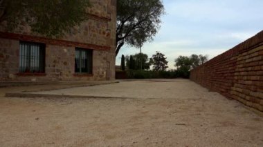 Barcelona 'daki Montjuic Kalesi. İspanya. 4K 'da video, UHD