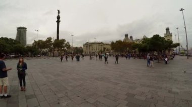 Barselona 'da. İspanya. Mimarlık, eski evler, sokaklar ve mahalleler. 4K 'da video, UHD 