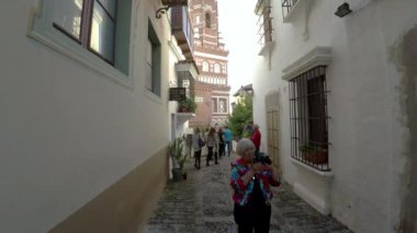 Barcelona 'da eski bir cadde. İspanya. 4K 'da video, UHD