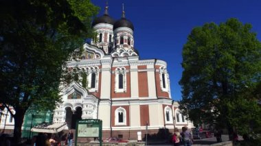 Kilise, Eski Tallinn 'deki tapınak. Estonya. 4K 'da video, UHD