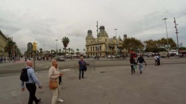 Barcelona limanının inşaatı. İspanya. 4K 'da video, UHD