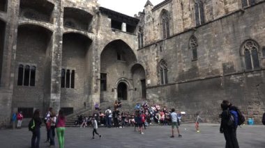 Barselona 'nın Gotik Mahallesi. İspanya. 4K 'da video, UHD