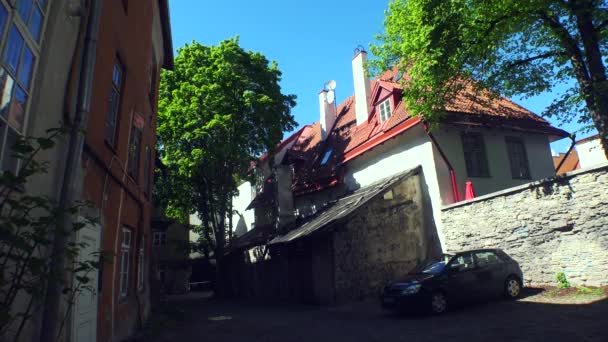 Oude Tallinn Architectuur Oude Huizen Straten Wijken Video Uhd — Stockvideo