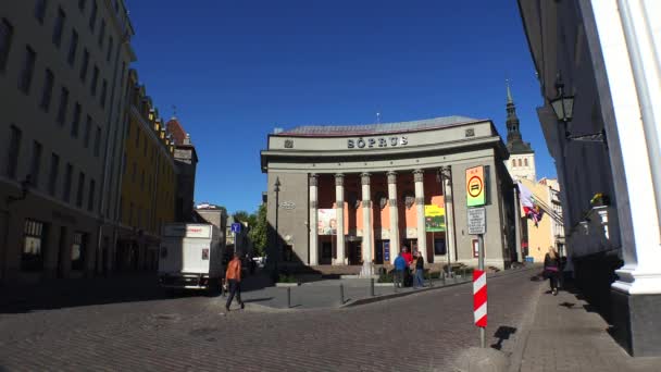 Teater i Gamla Tallinn. Estland. 4K. — Stockvideo