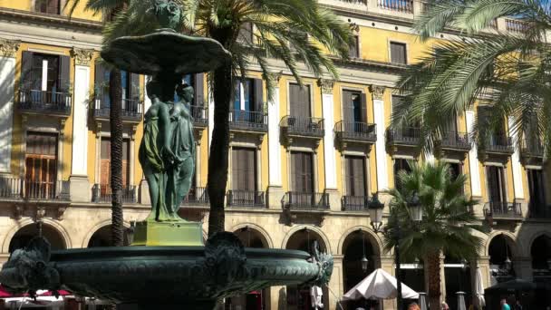 Koninklijk Plein Met Een Fontein Van Drie Genaden Barcelona Spanje — Stockvideo