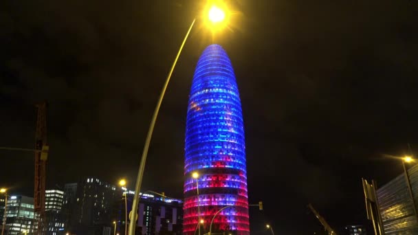 Torre Agbar Στη Βαρκελώνη Ισπανία Νύχτα Βίντεο Uhd — Αρχείο Βίντεο