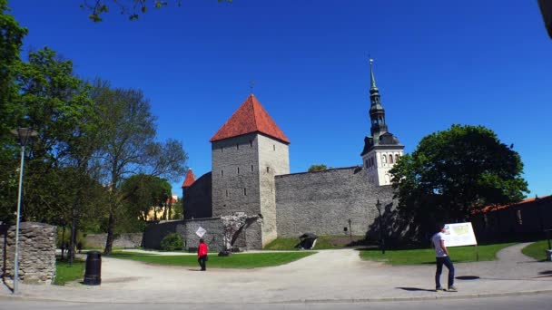 Velho Tallinn Arquitetura Casas Antigas Ruas Bairros Vídeo Uhd — Vídeo de Stock