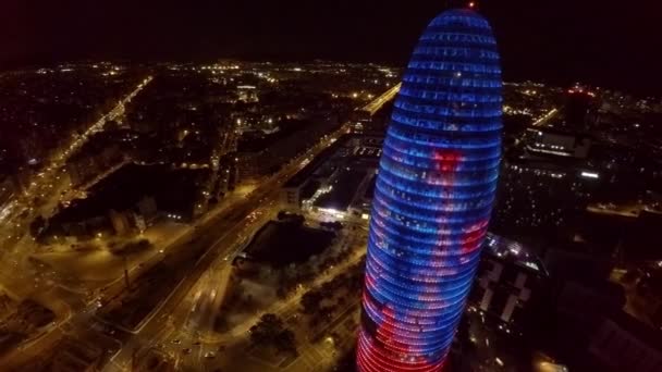 Vista Aérea Torre Agbar Barcelona España Prores Buenas Noches Video — Vídeos de Stock