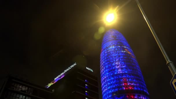 Torre Agbar Barcelona España Buenas Noches Video Uhd — Vídeos de Stock