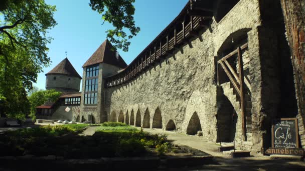 Viejo Tallin Arquitectura Casas Antiguas Calles Barrios Video Uhd — Vídeo de stock