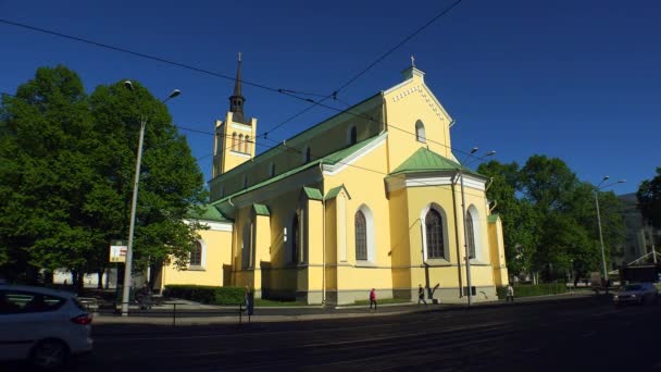 Iglesia Templo Antiguo Tallin Estonia Video Uhd — Vídeos de Stock