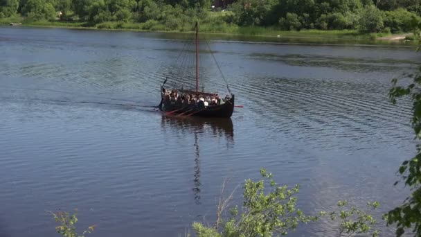 Navio Viking Combate Guerreiros Medievais Vídeo Uhd Tempo Real — Vídeo de Stock