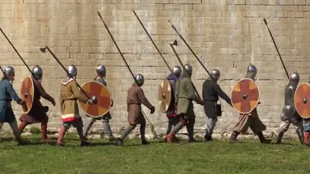 Campamento Los Vikingos Los Vikingos Antes Batalla Guerreros Medievales Video — Vídeo de stock