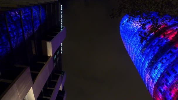 Torre Agbar Barcelona Spanien Nacht Video Uhd — Stockvideo