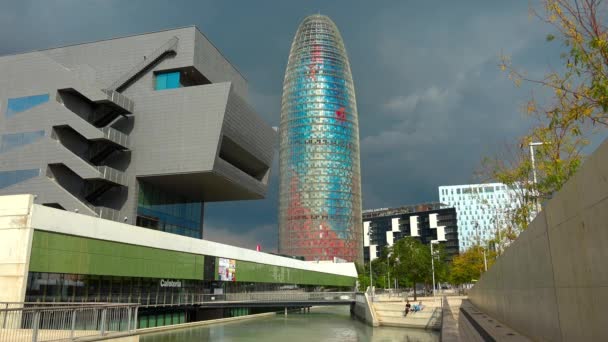 Torre Agbar Στη Βαρκελώνη Ισπανία Βίντεο Uhd — Αρχείο Βίντεο