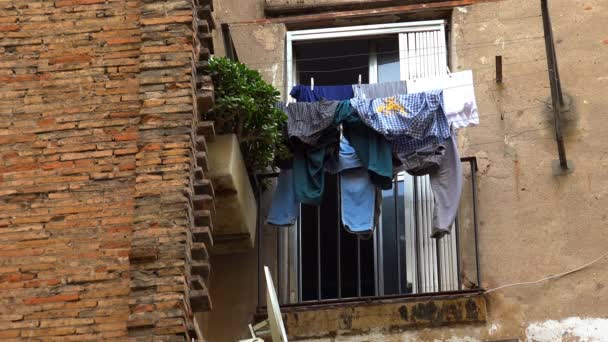 Séchage Linge Sur Balcon Barcelone Espagne Vidéo Uhd — Video